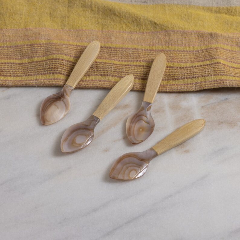 Serin Shell Medium Spoons, Set of 4