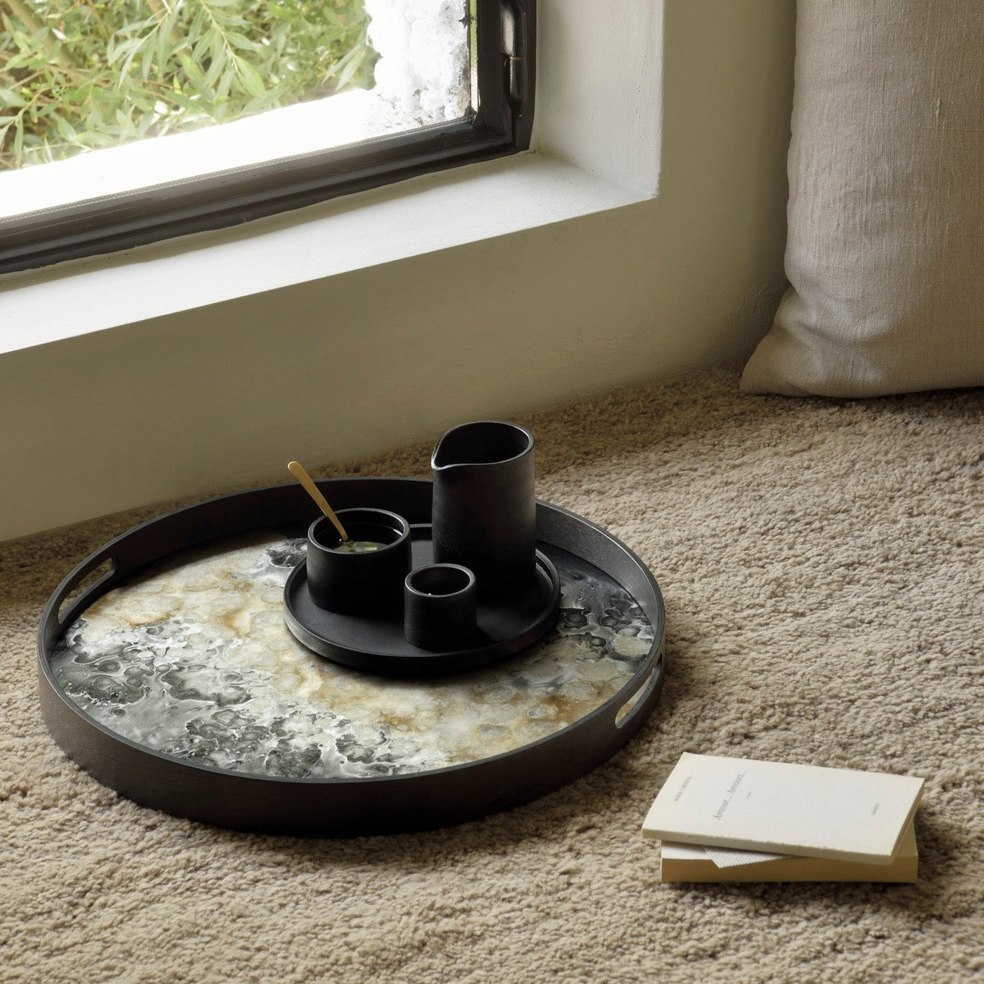 Round Glass Organic Tray, Black