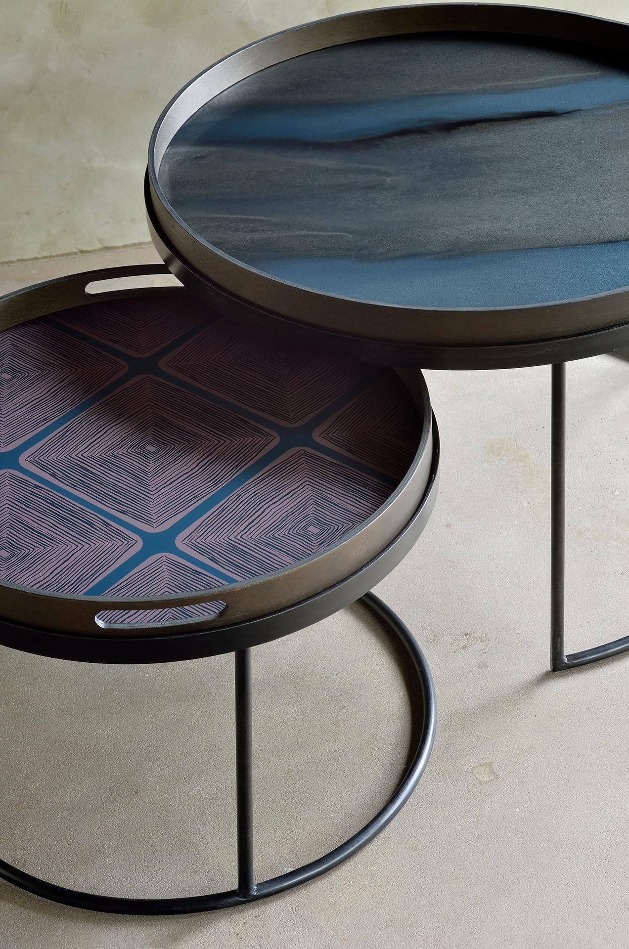 Round Glass Organic Tray, Graphite