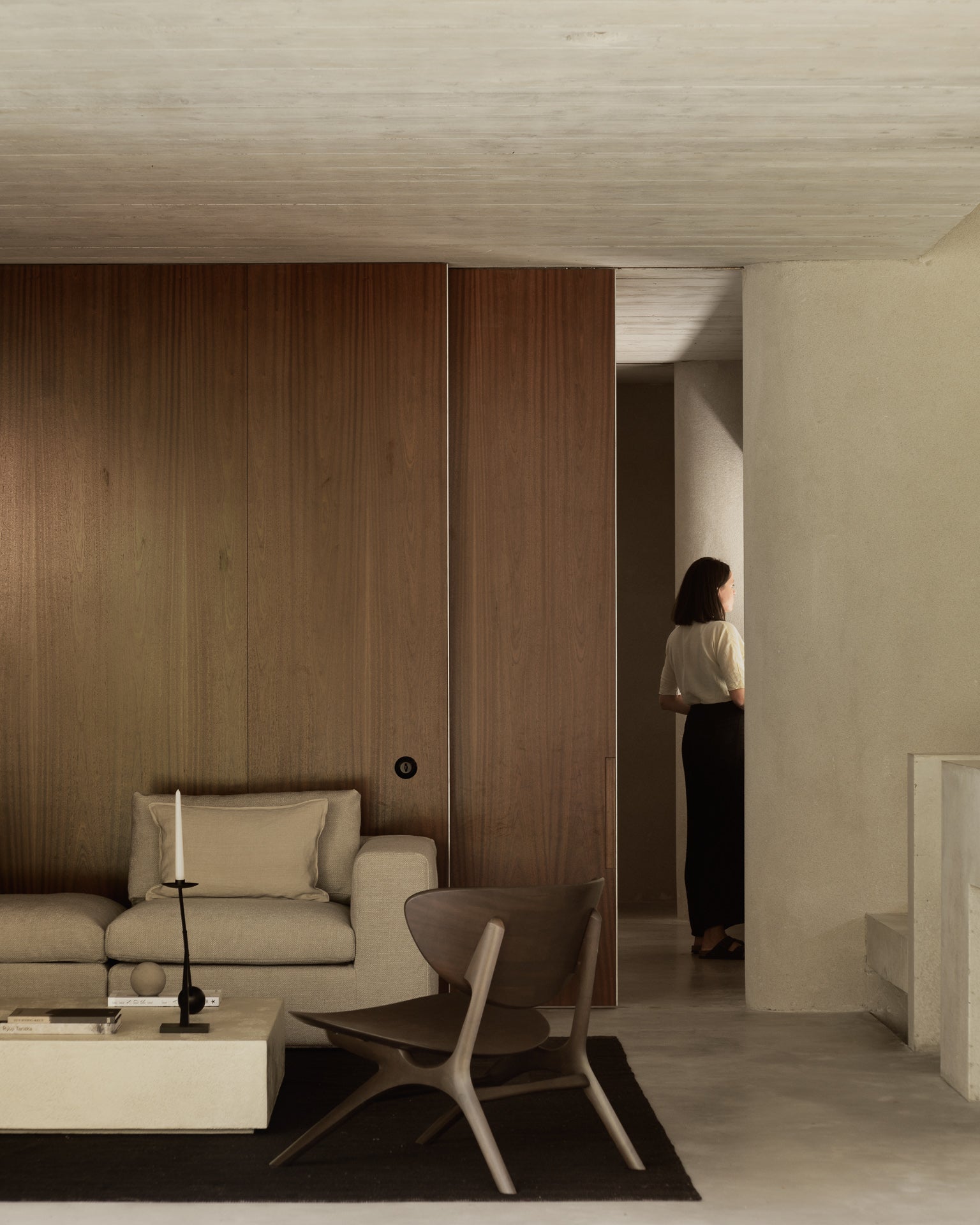 Eye lounge chair - varnished mahogany - dark brown