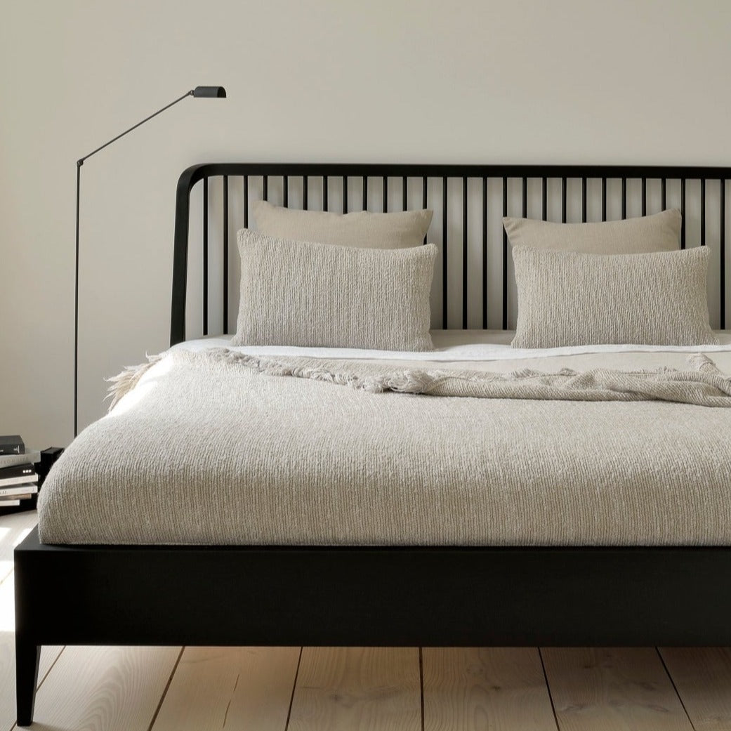 Spindle Solid Black Oak Bed, King
