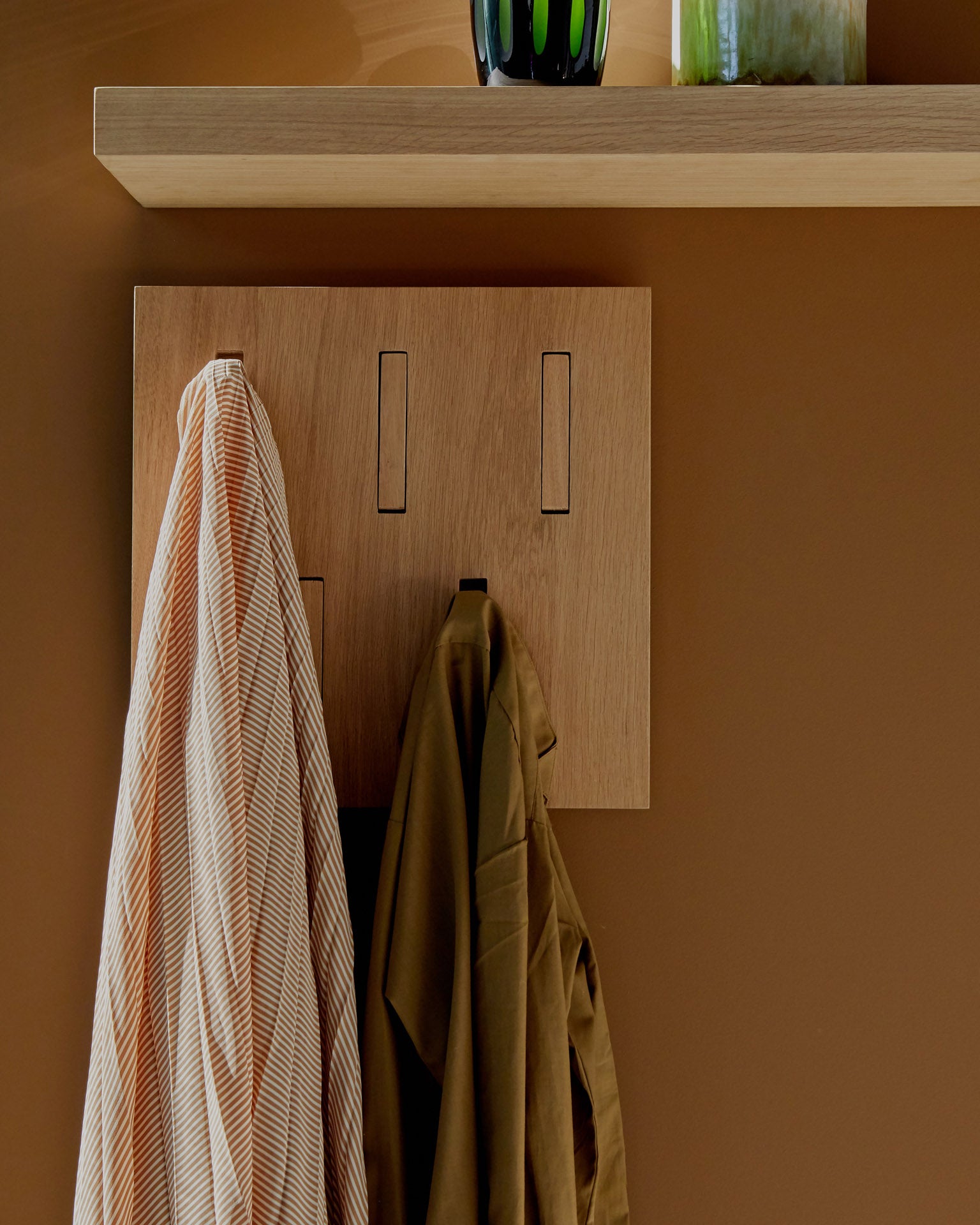 Utilitile Solid Oak Wall Hanger