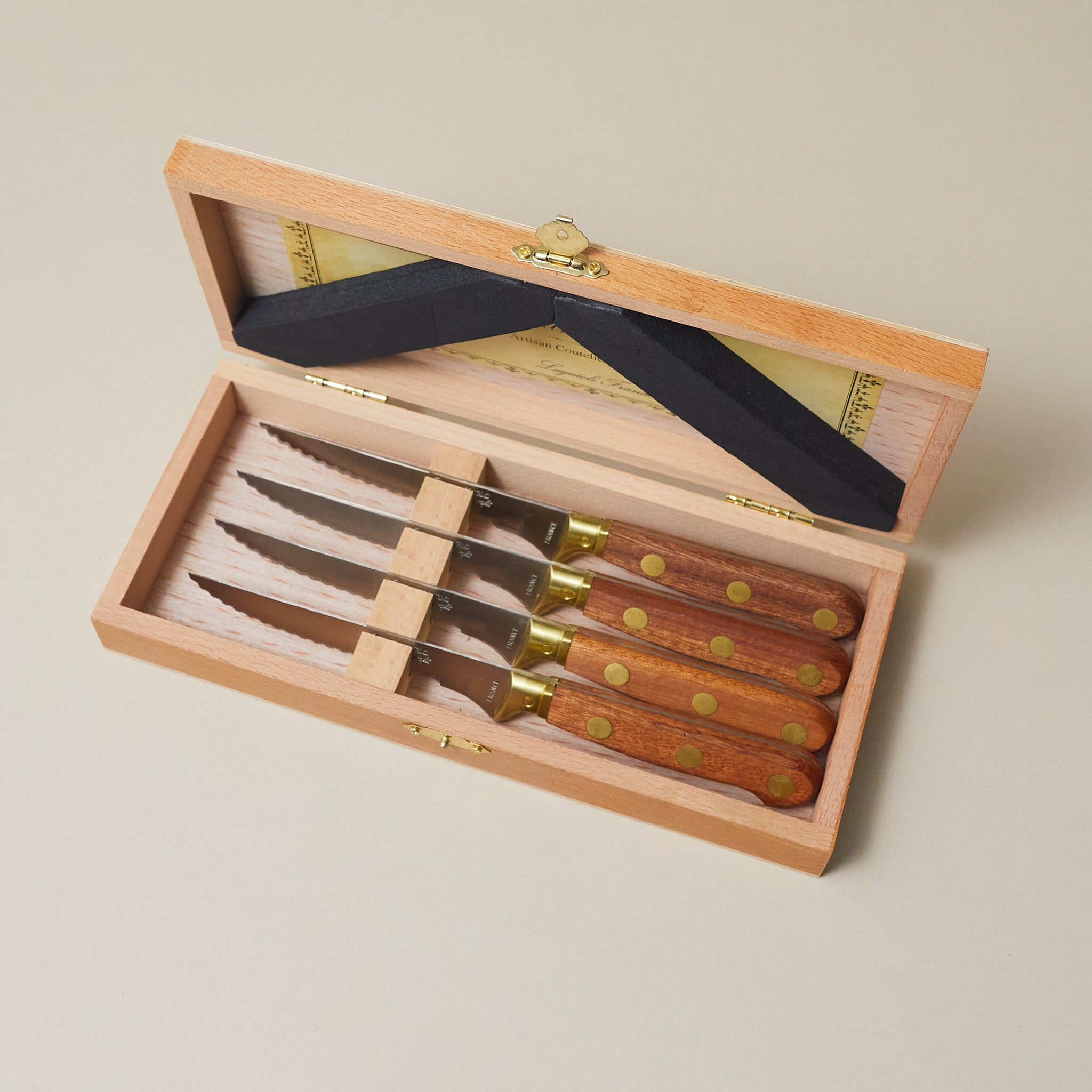 La Fourmi 4 Piece Laiton Steak Knife Set in Wood Presentation Box