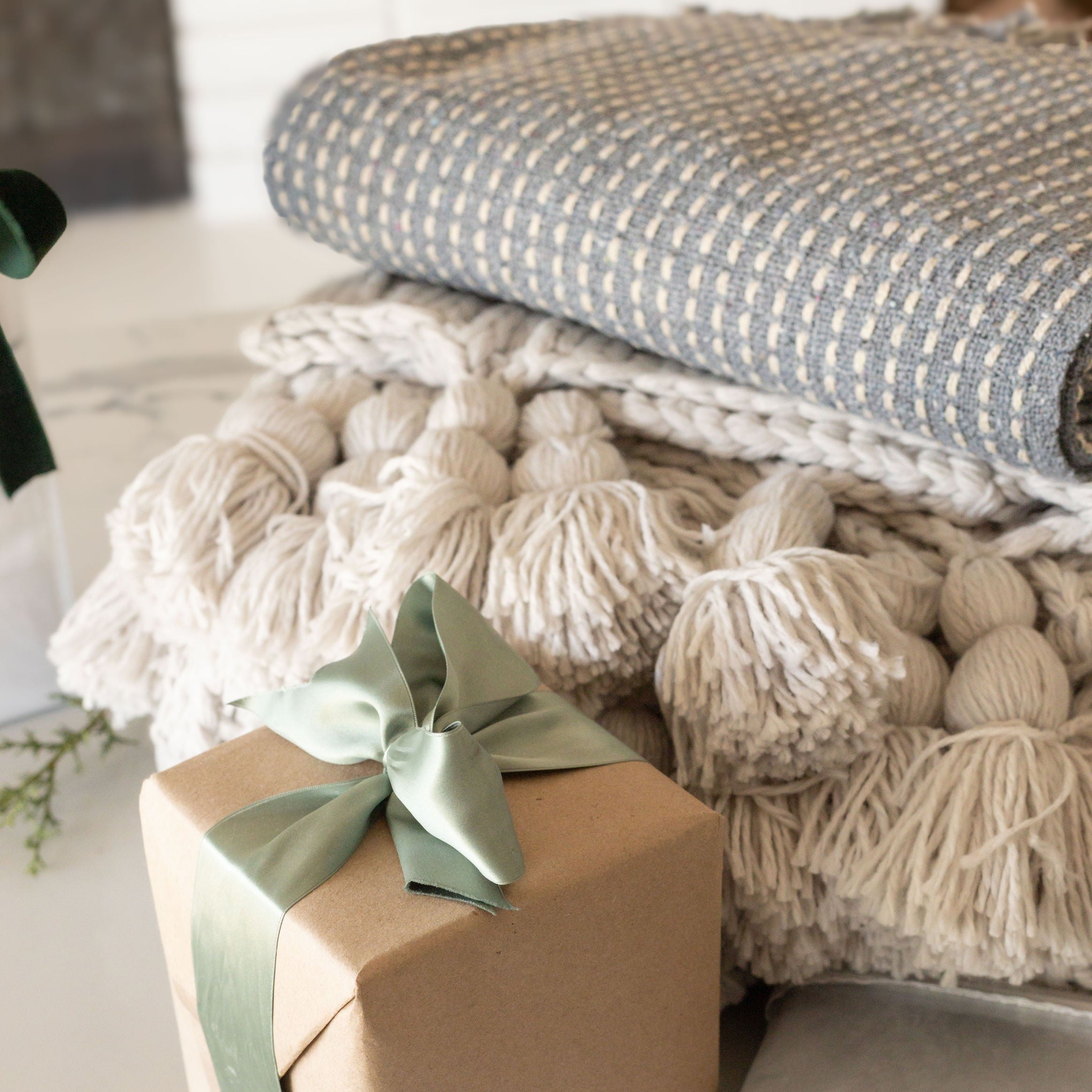 Anacapa Oversized Throw, White