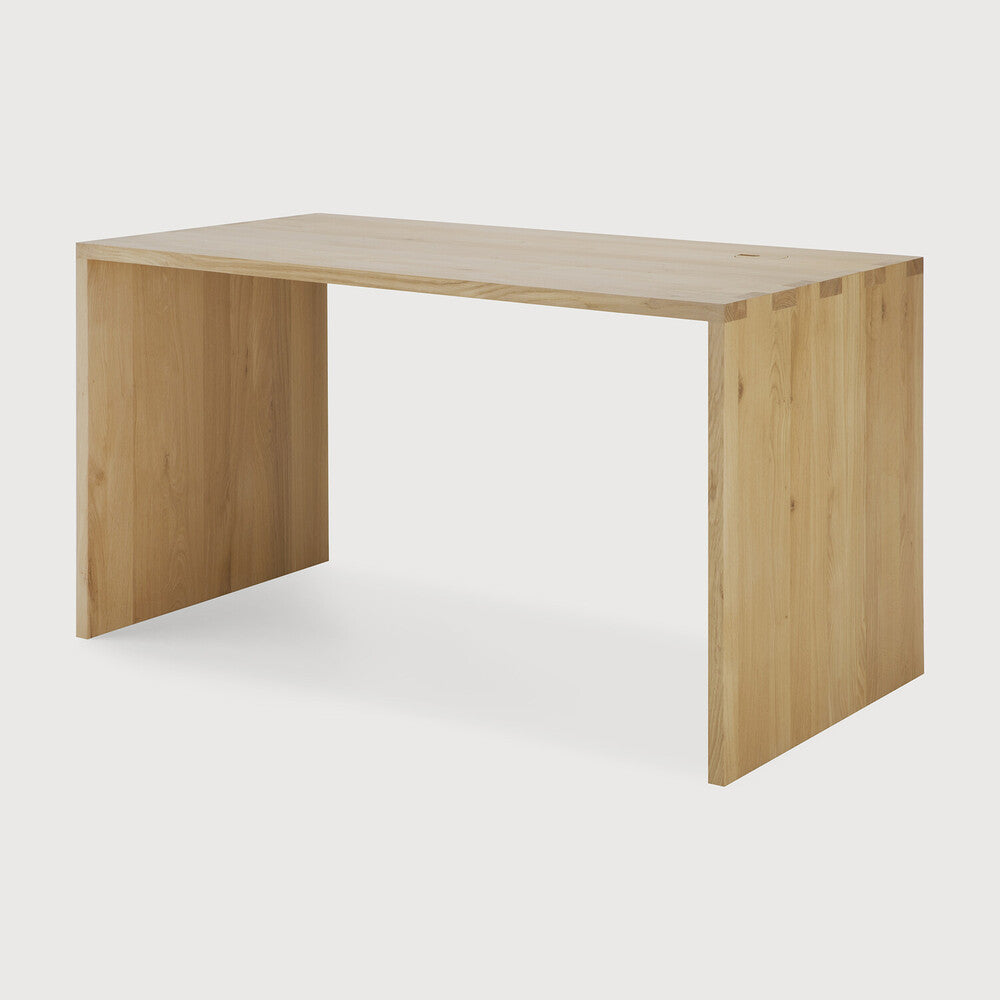 U desk - varnished oak - rectangular - with cable management