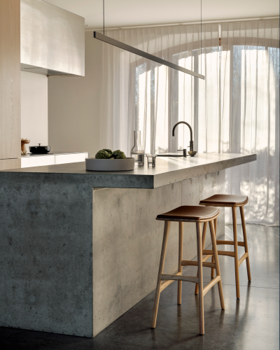 Osso Counter Stool, Varnished Oak, Cognac Leather