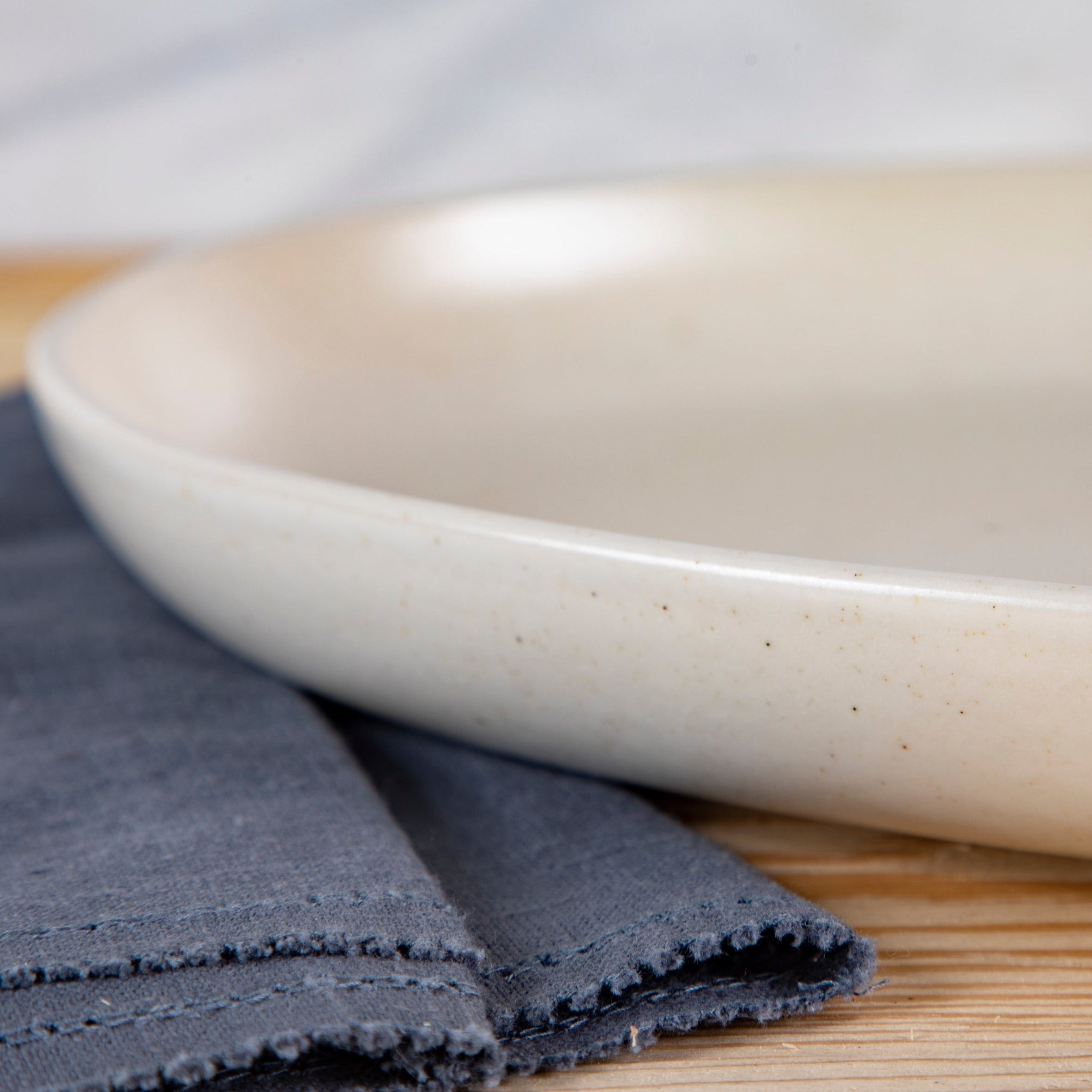 Pacifica 12" Oval Platter, Vanilla