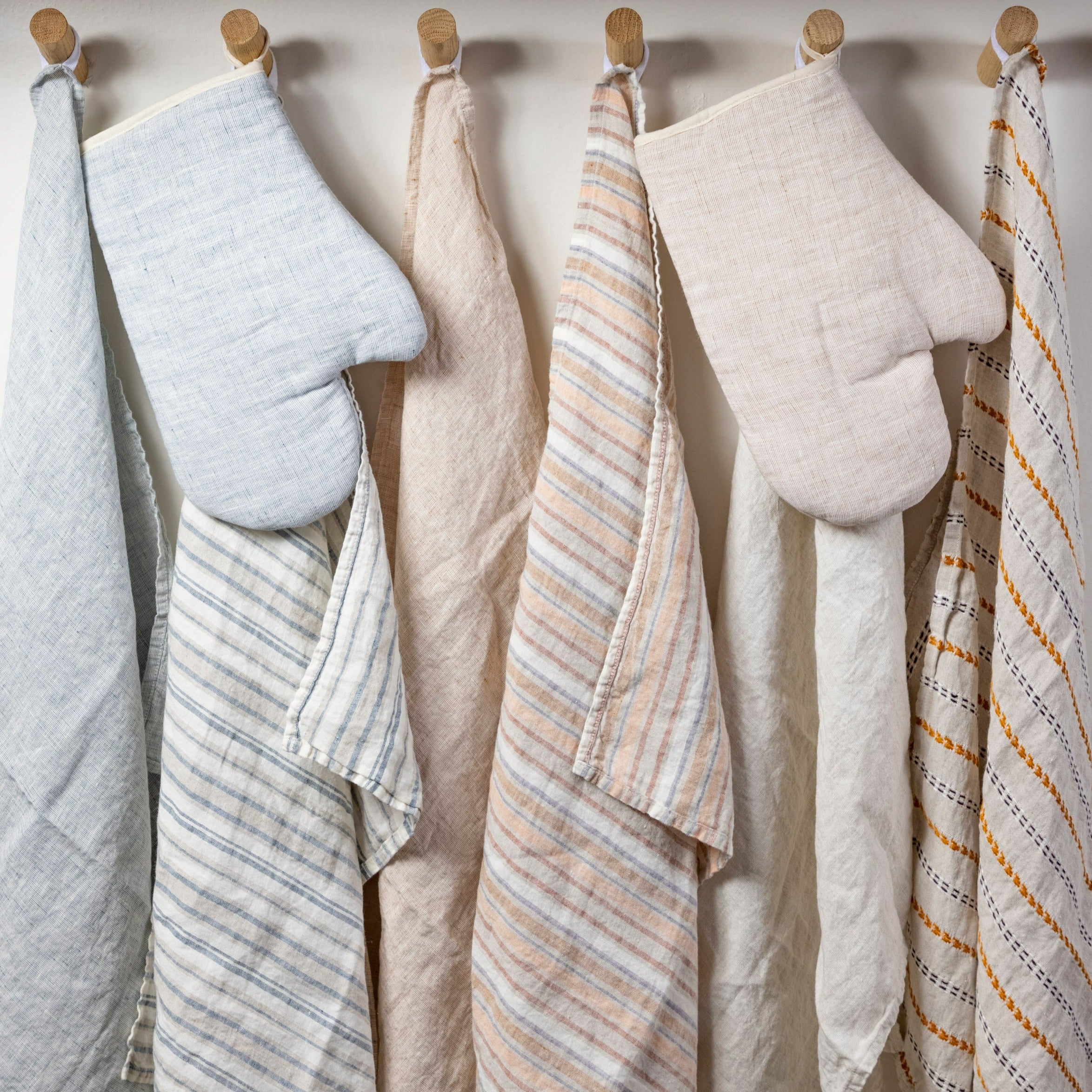 Carmela Oven Mitt, Caramel