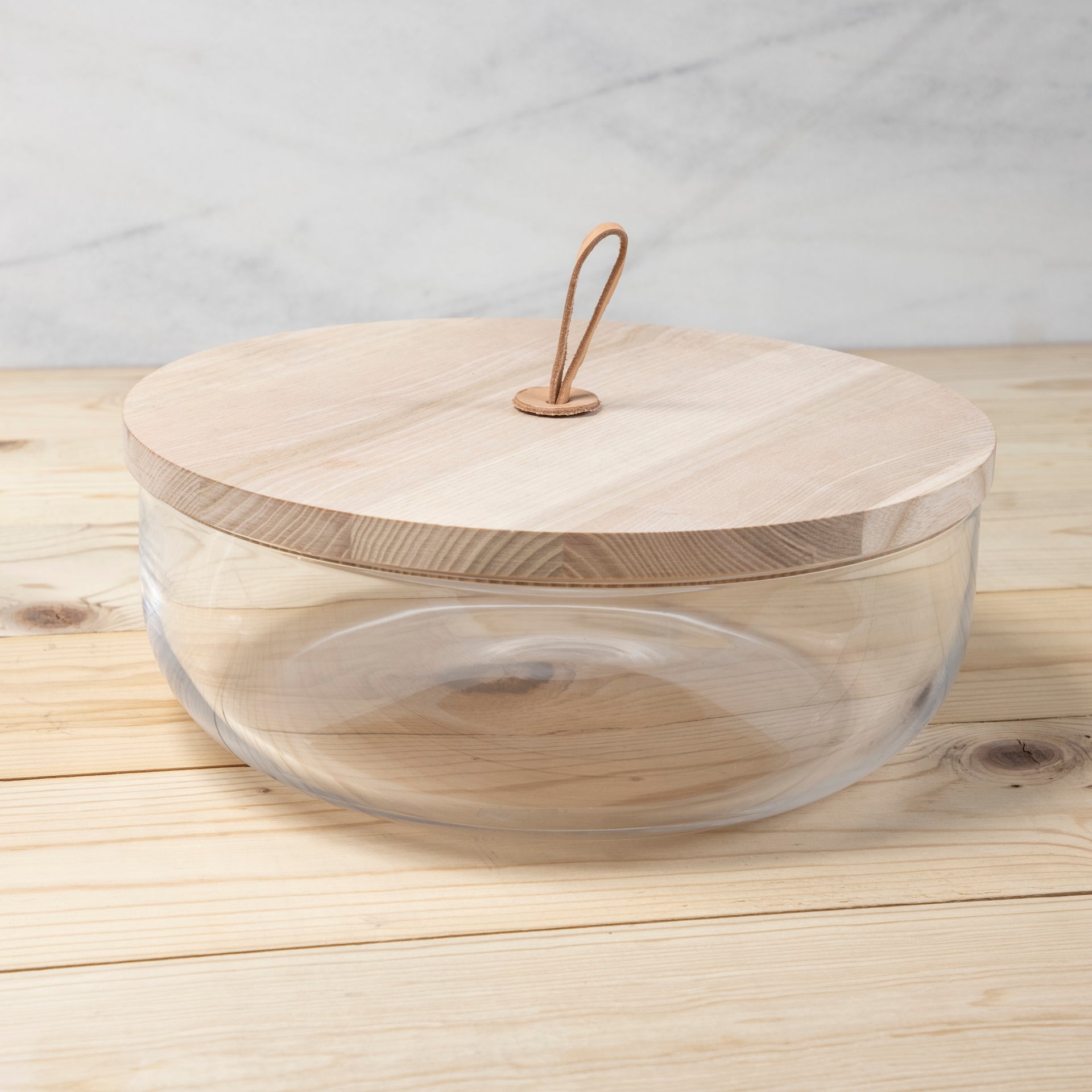 Ivalo Bowl with Ash Lid