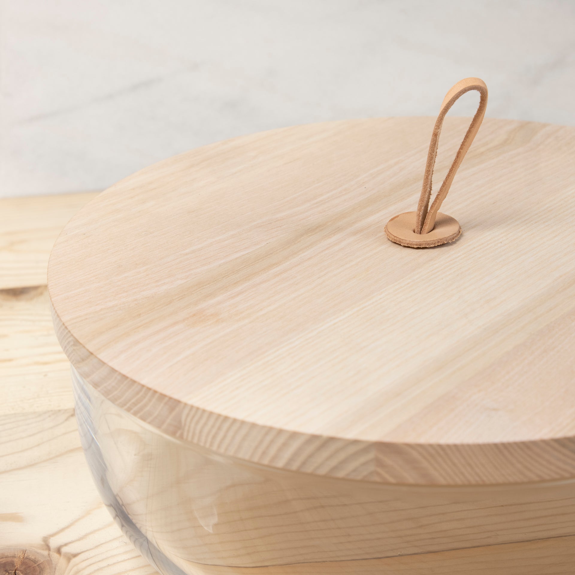 Ivalo Bowl with Ash Lid