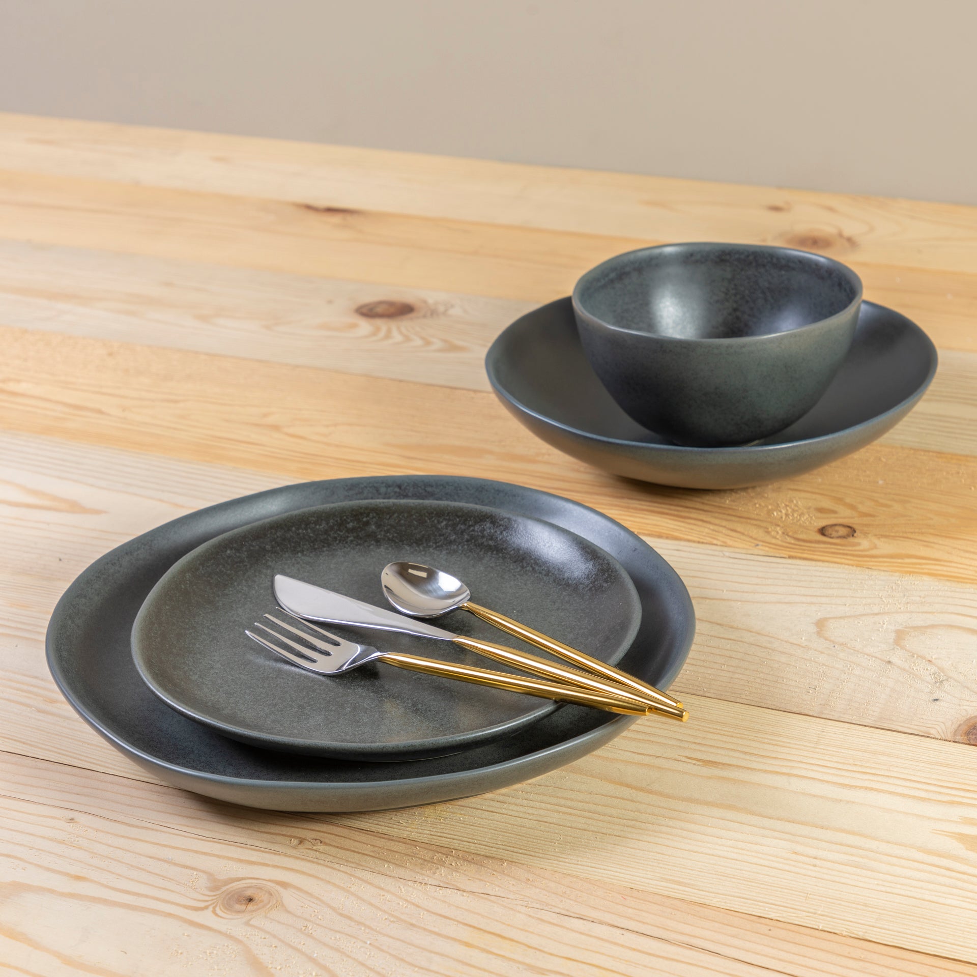 Livia Dinner Plate, Black, Set of 6