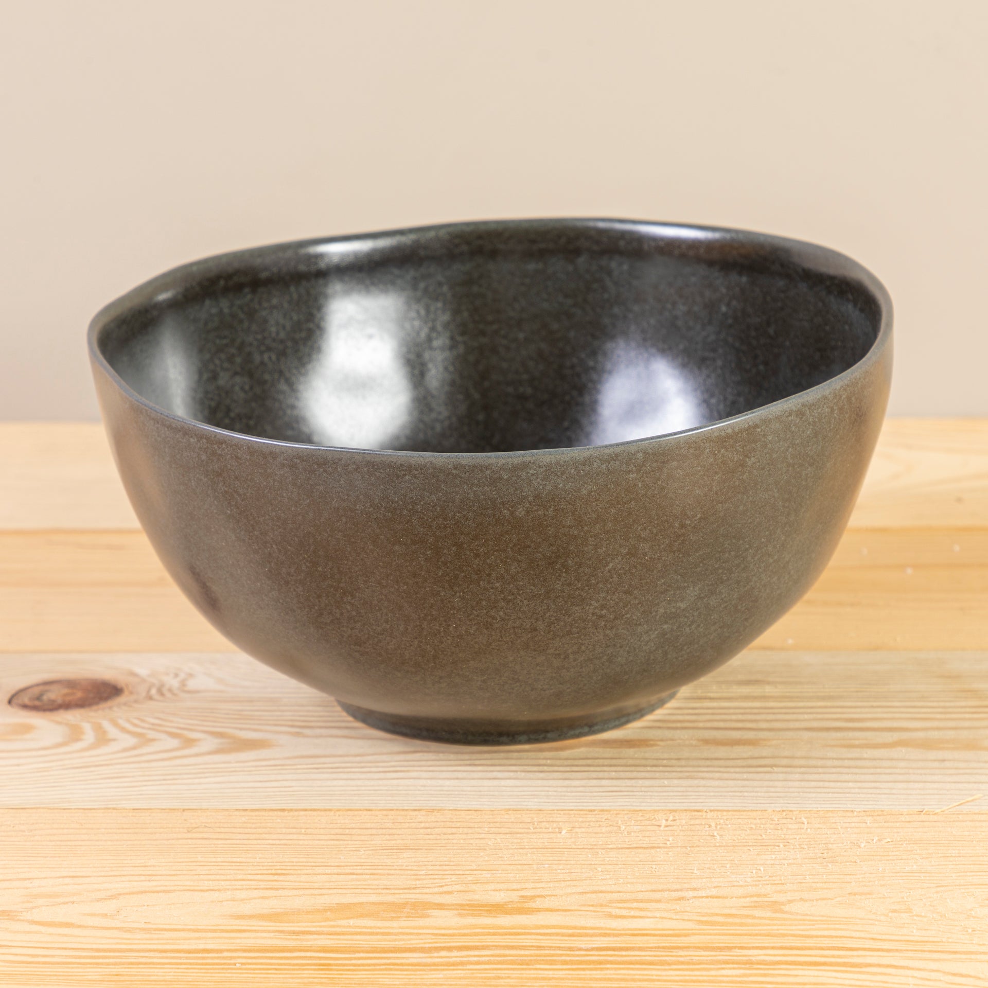 Livia 10.5" Serving Bowl, Black