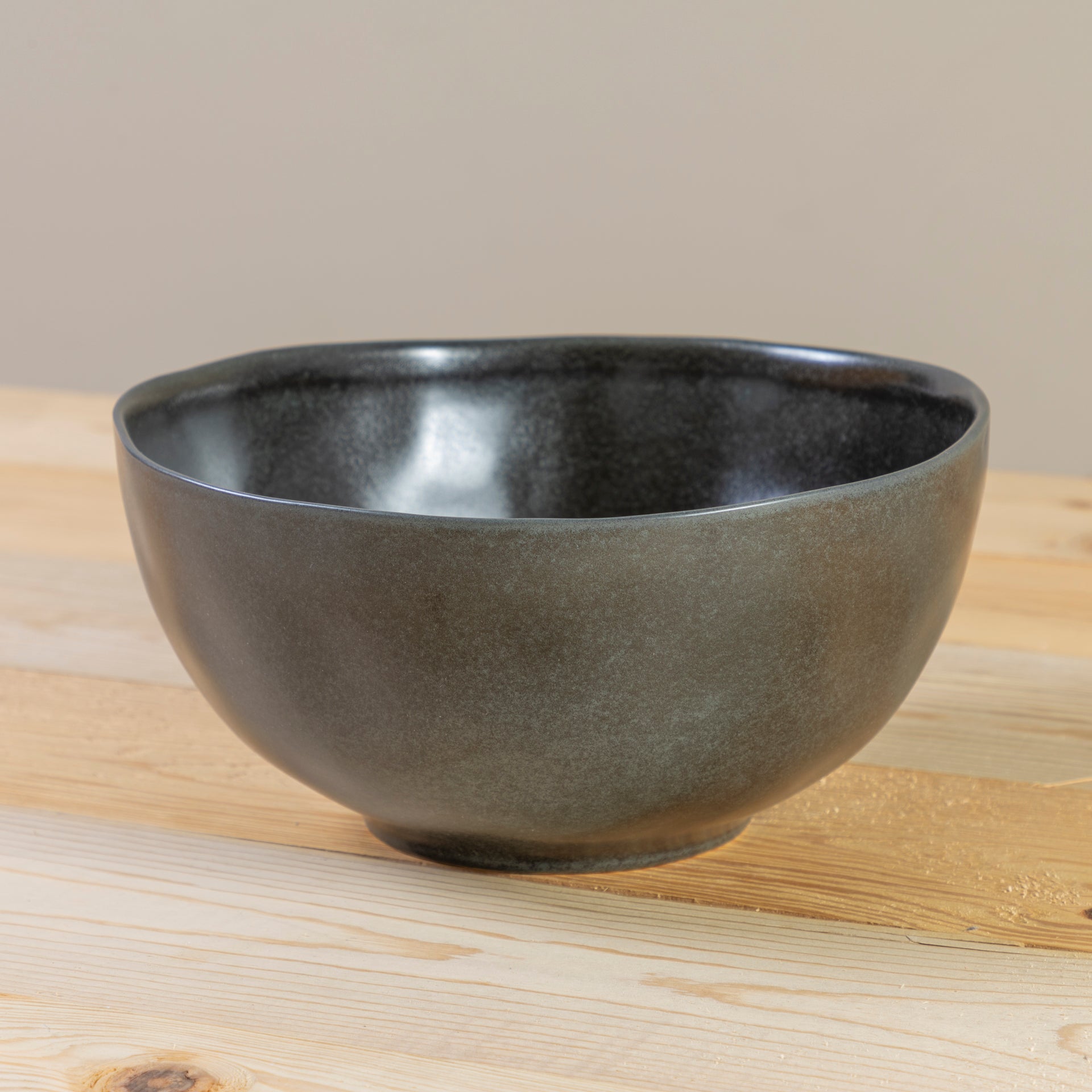 Livia 10.5" Serving Bowl, Black
