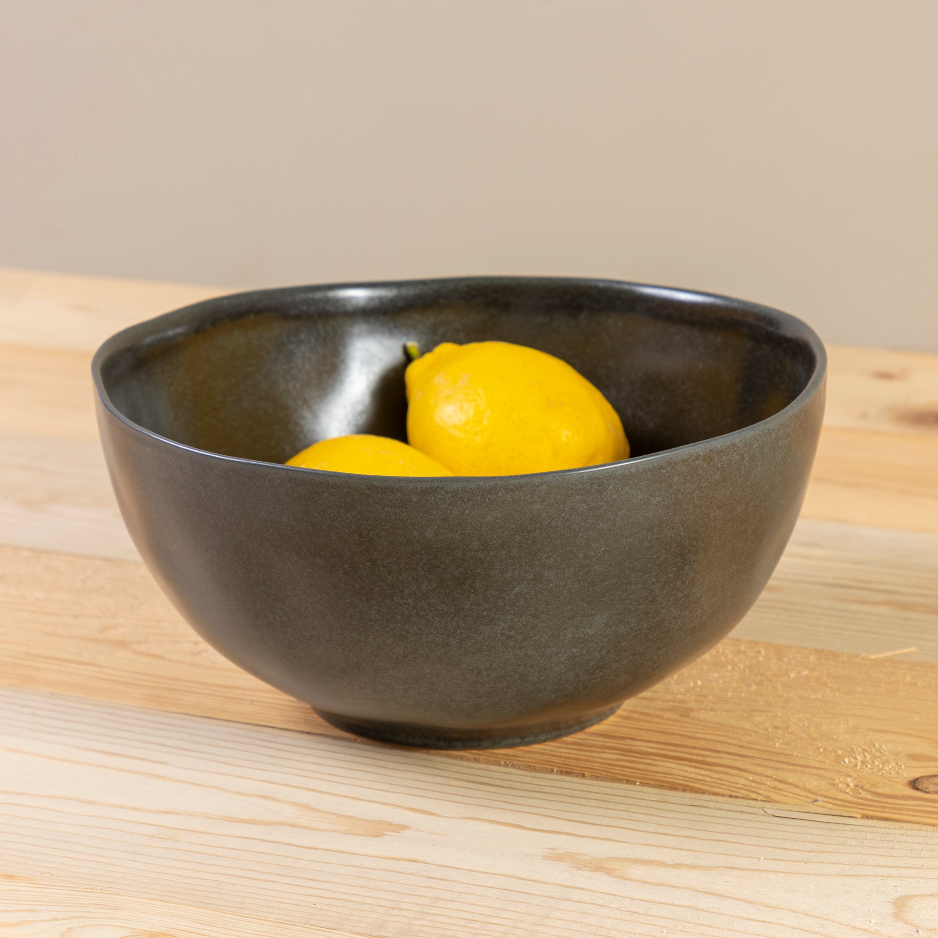 Livia 10.5" Serving Bowl, Black
