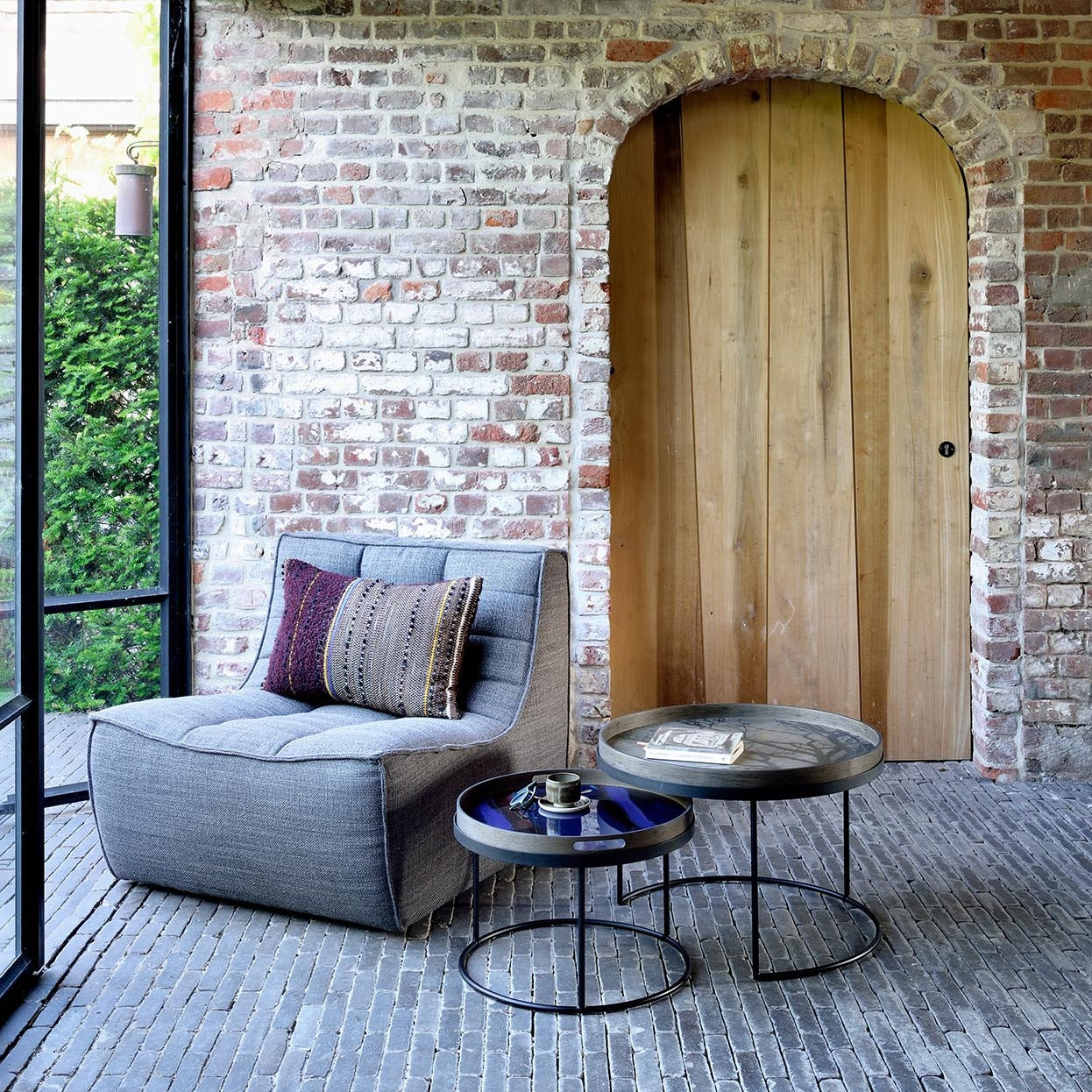 Round Tray Coffee Table Set, S & L (Trays Not Included)