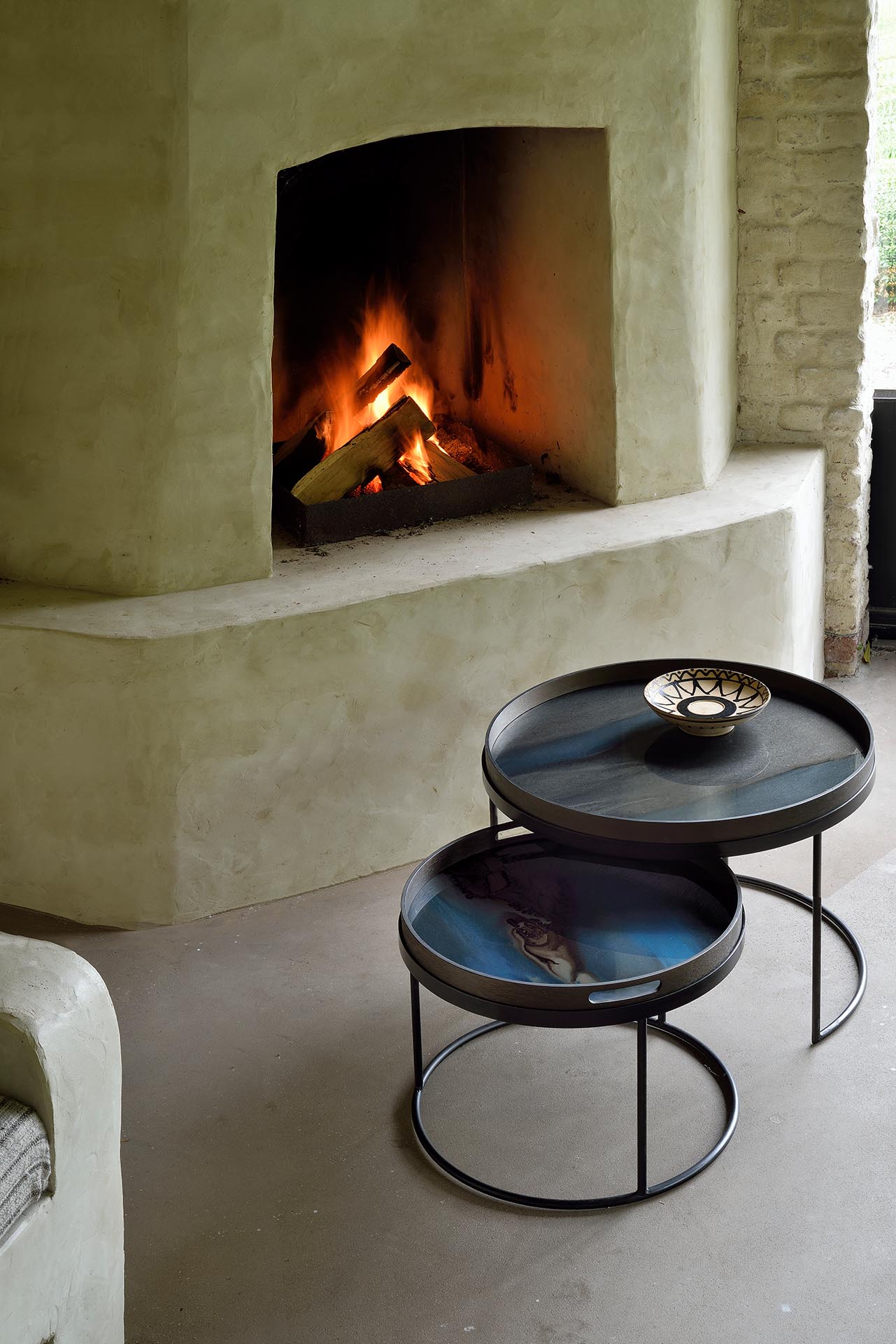 Round Tray Coffee Table Set, S & L (Trays Not Included)