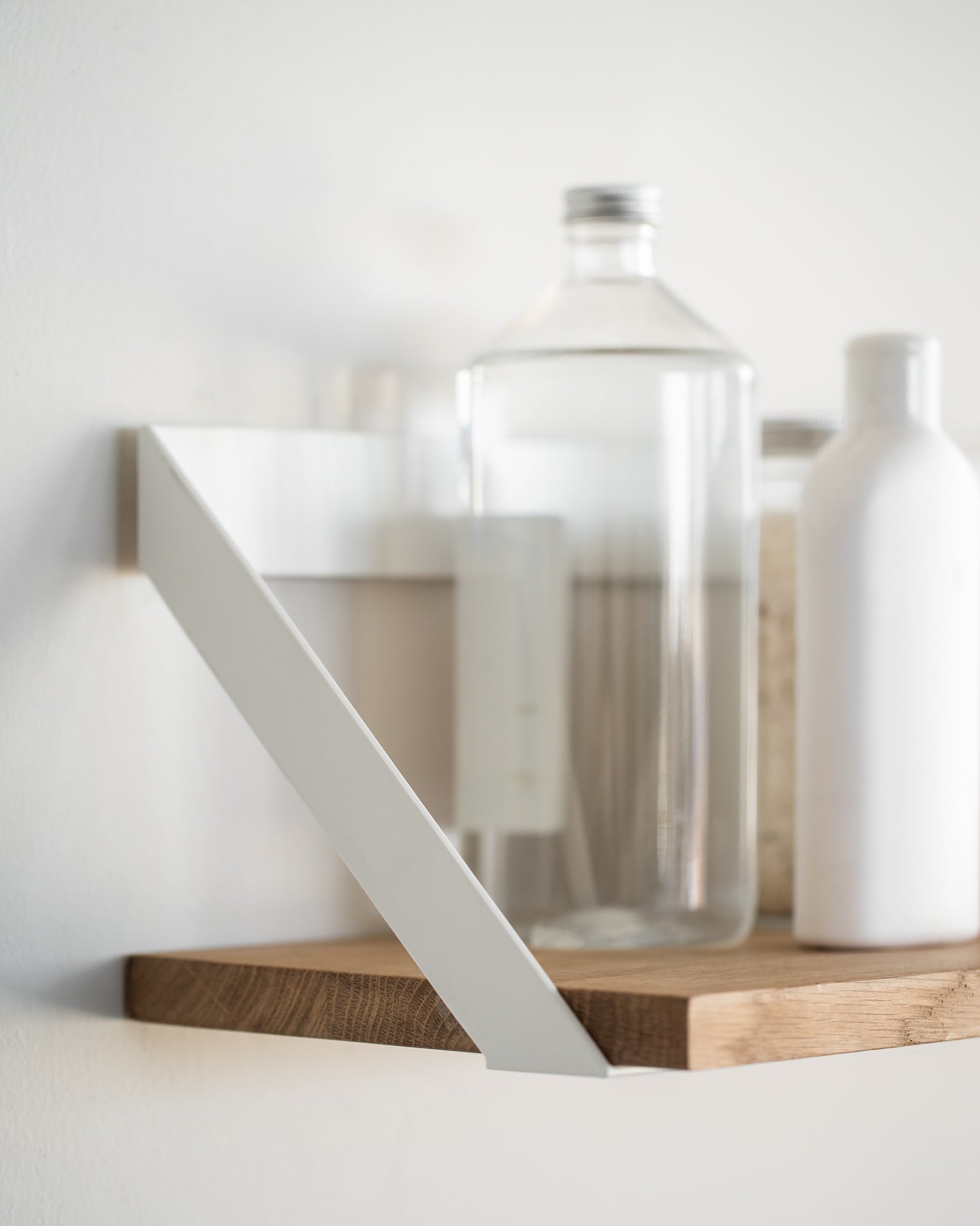 Ribbon Solid Oak Shelf with White Metal, 27.5"