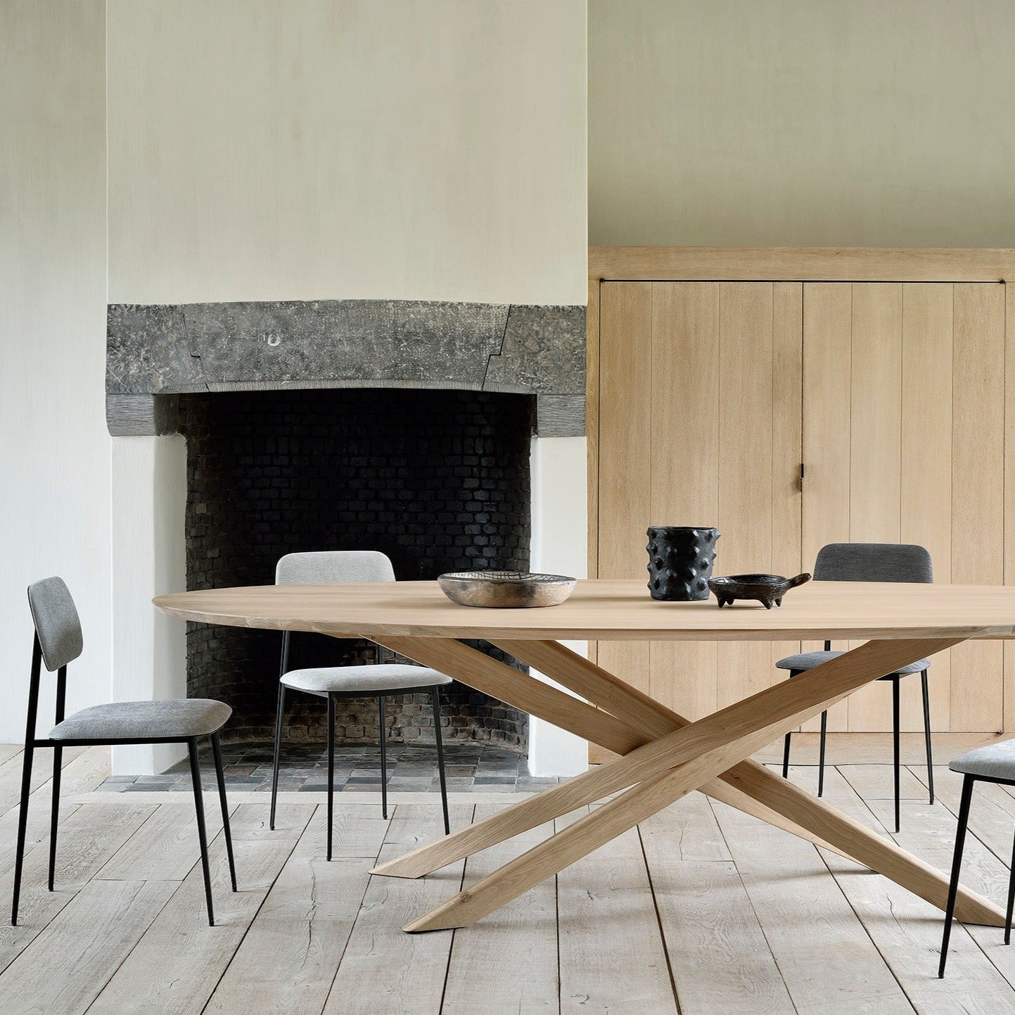Mikado Solid Oak Oval Dining Table