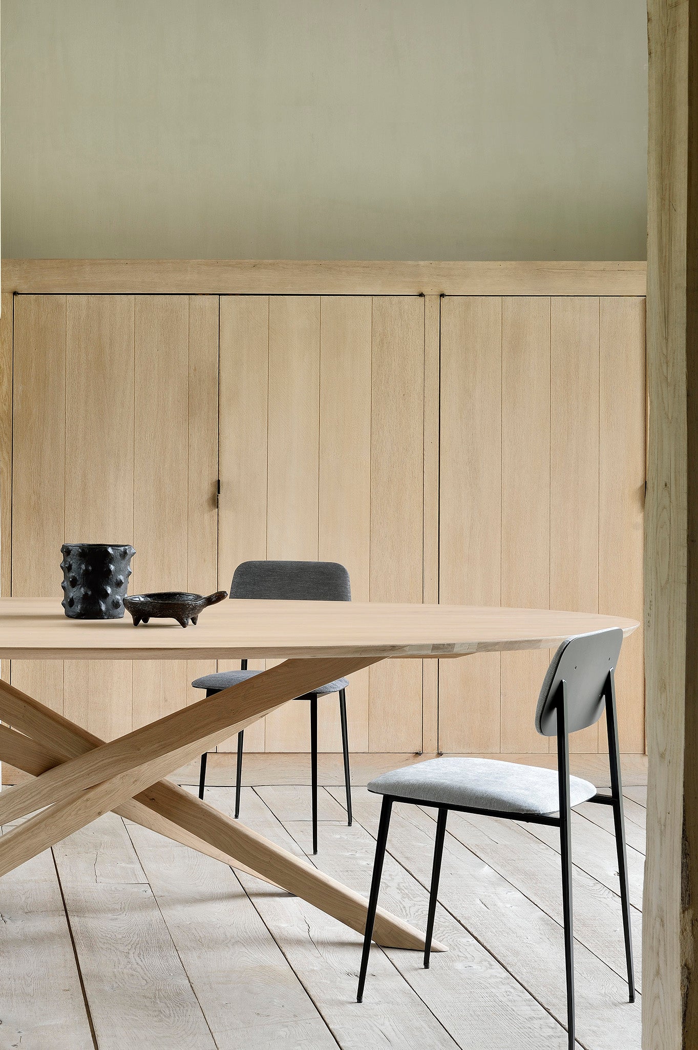 Mikado Solid Oak Oval Dining Table