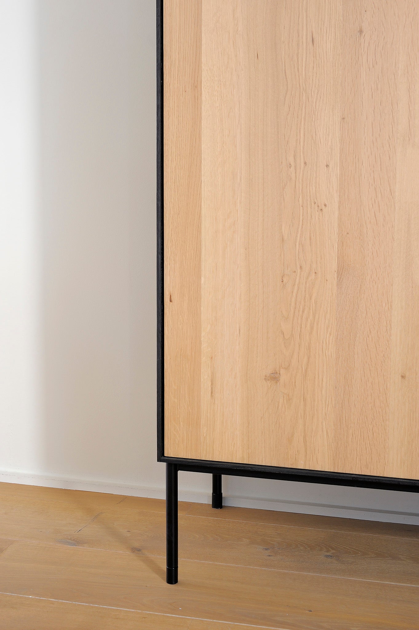 Blackbird Solid Oak Cabinet