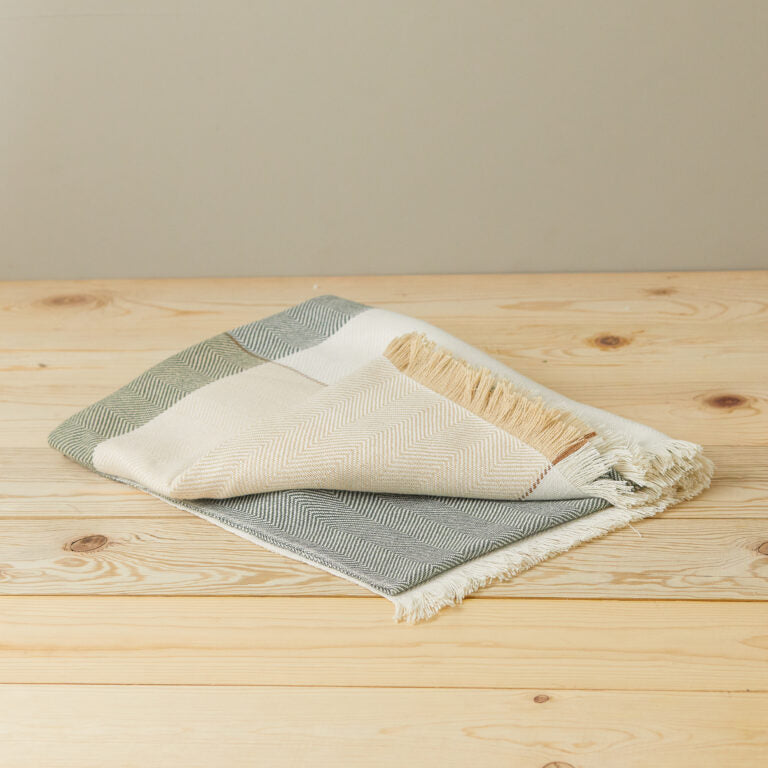 Miraflor Throw, Alpine