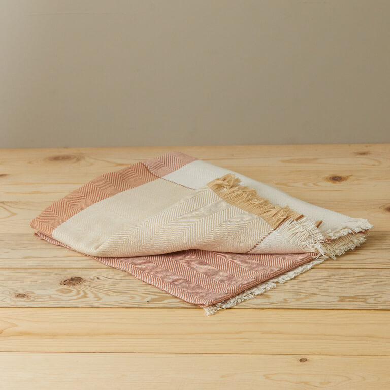 Miraflor Throw, Poppy