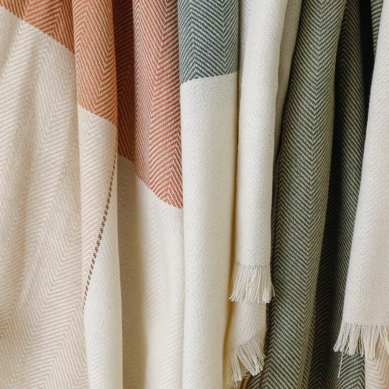 Miraflor Throw, Poppy