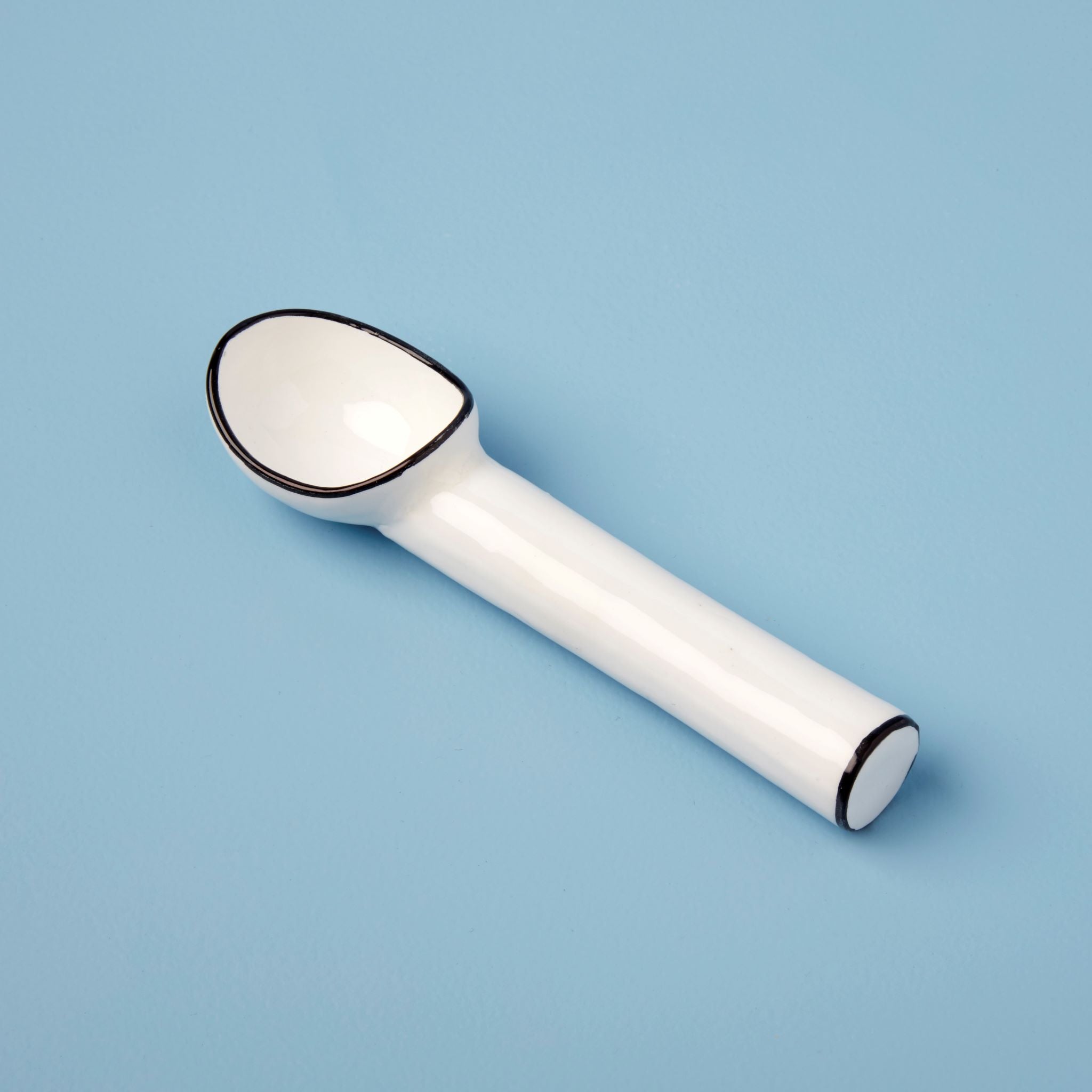 http://behome.com/cdn/shop/products/Be-Home_Outline-Enamel-Ice-Cream-Scoop_91-46.jpg?v=1624978250