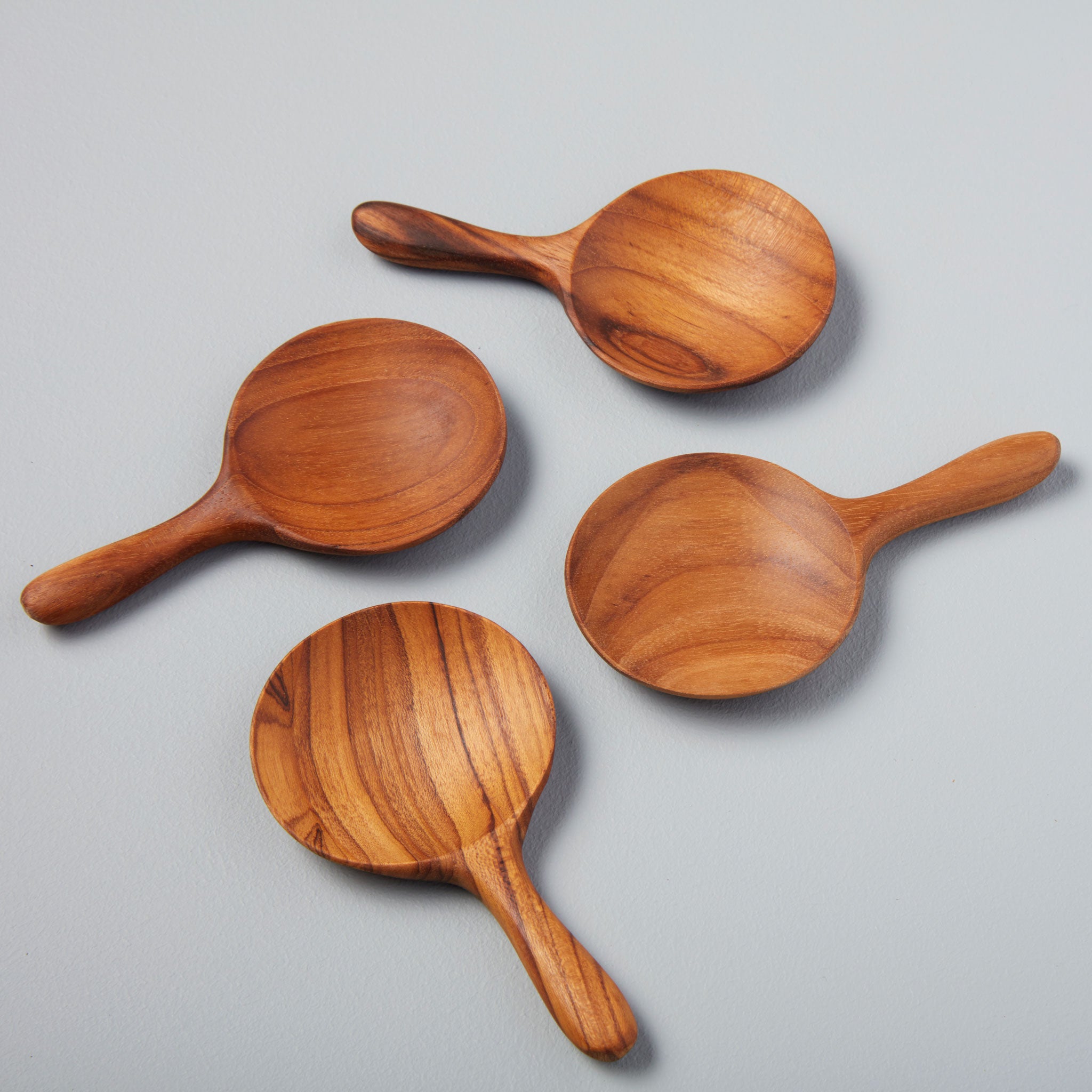 http://behome.com/cdn/shop/products/Be-Home_Teak-Round-Spoons-Small-Set-of-4_39-207.jpg?v=1605729216