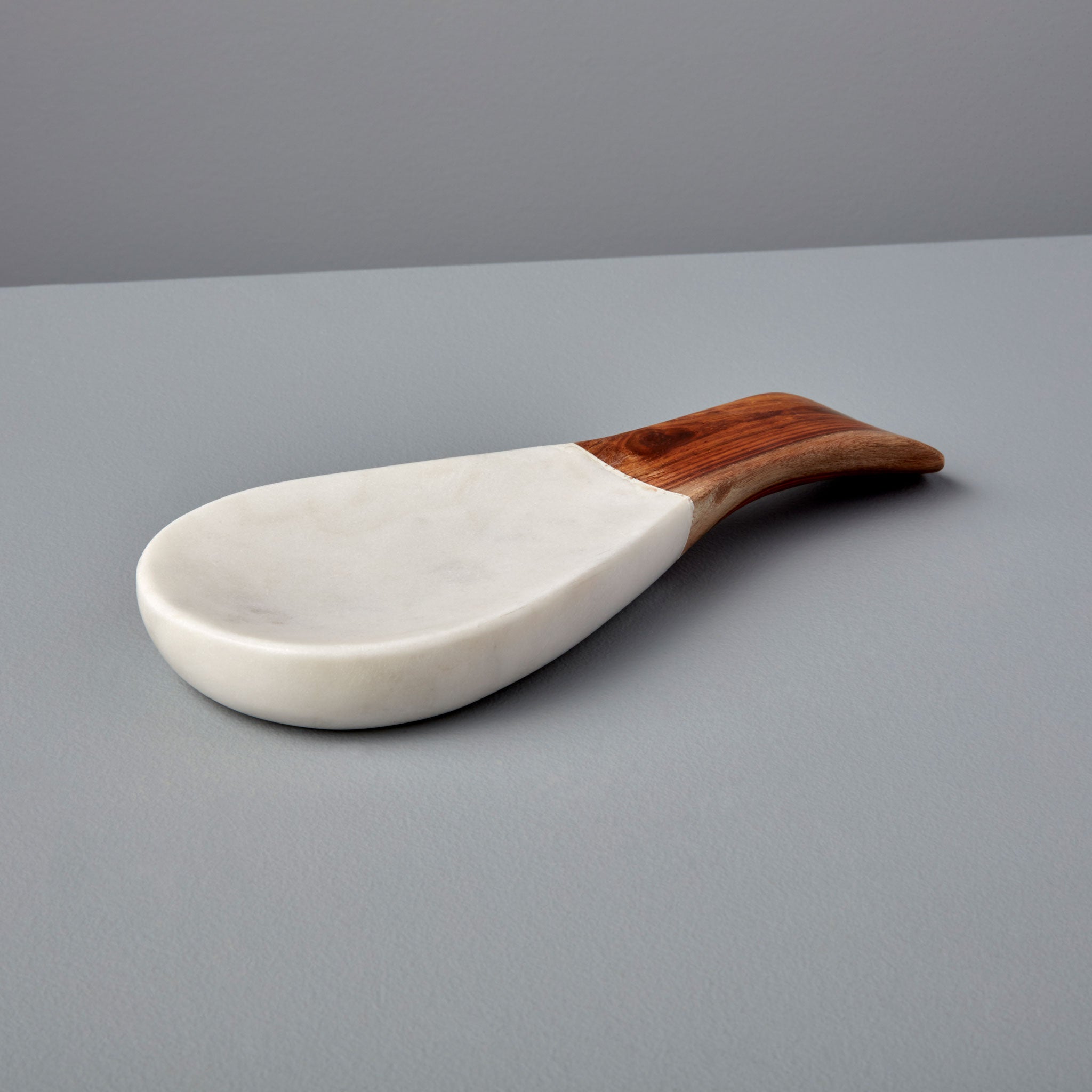 http://behome.com/cdn/shop/products/Be-Home_White-Marble-and-Wood-Spoon-Rest_58-81W.jpg?v=1606161607