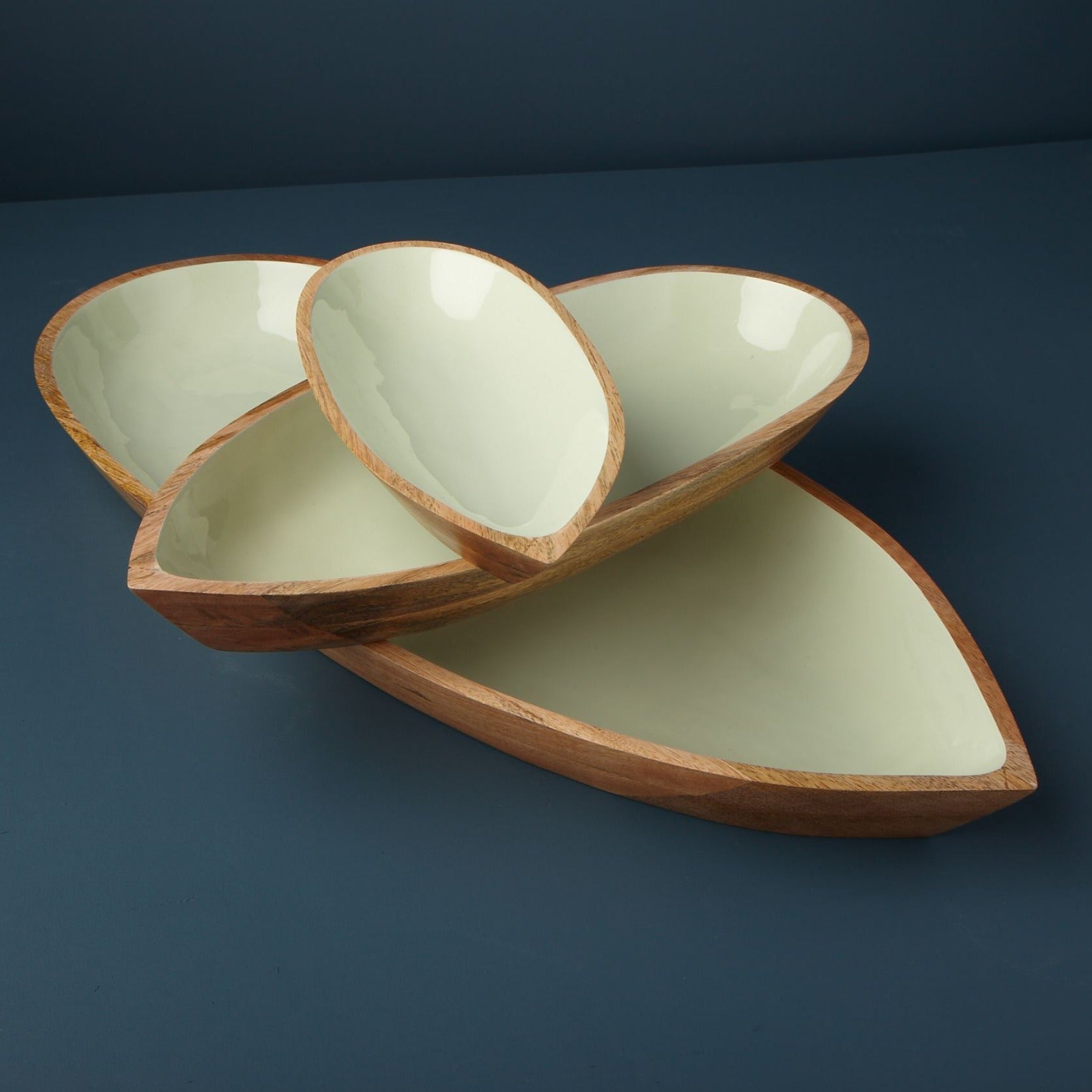 Madras Large Oval Bowl, Mint