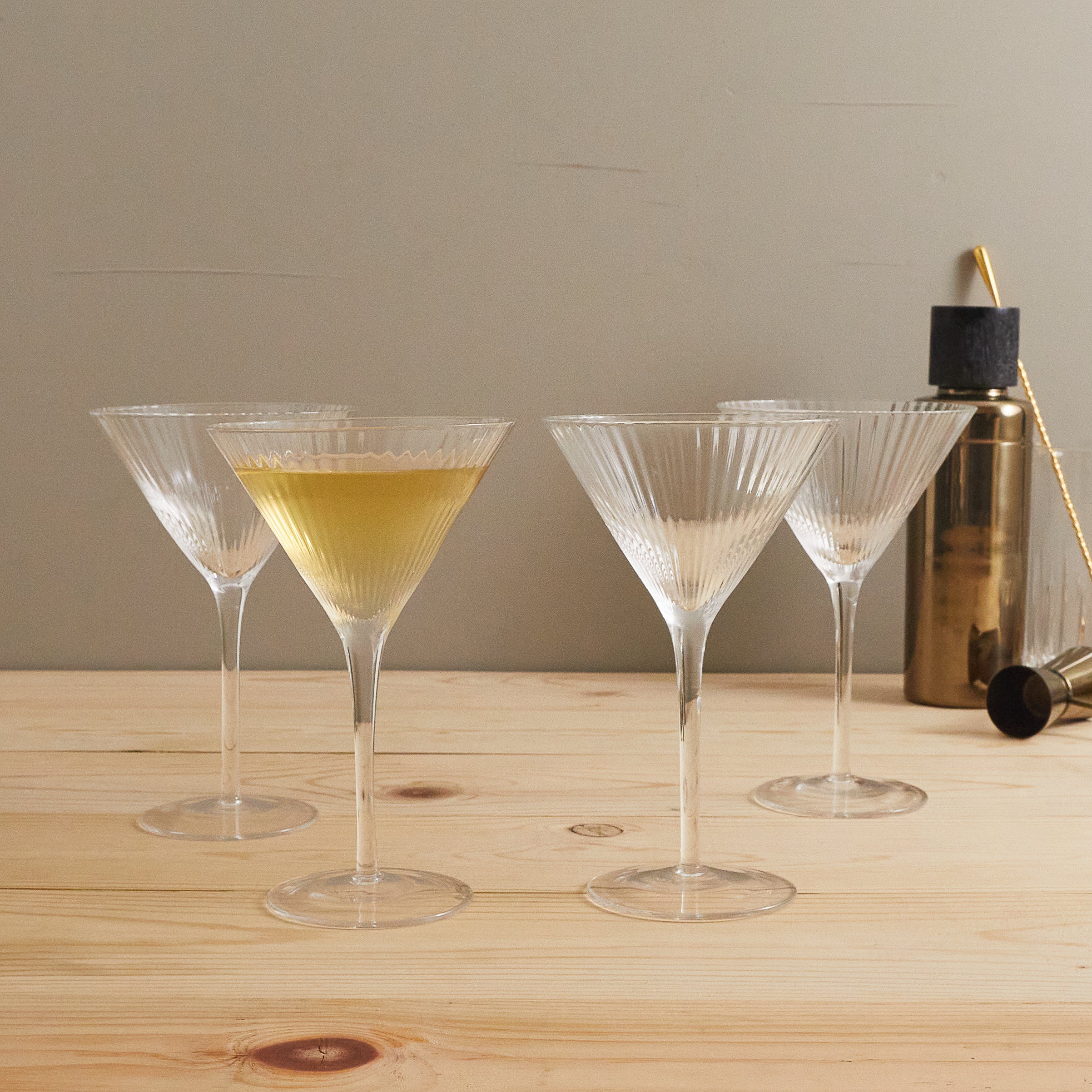 Set Of 4 Ribbed Martini Glasses With Gold Rim  Vintage cocktail glasses,  Glassware, Martini