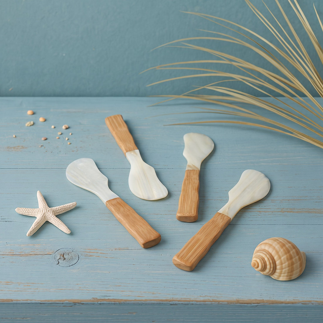 Shell &amp; Bamboo Spreaders, Set of 4