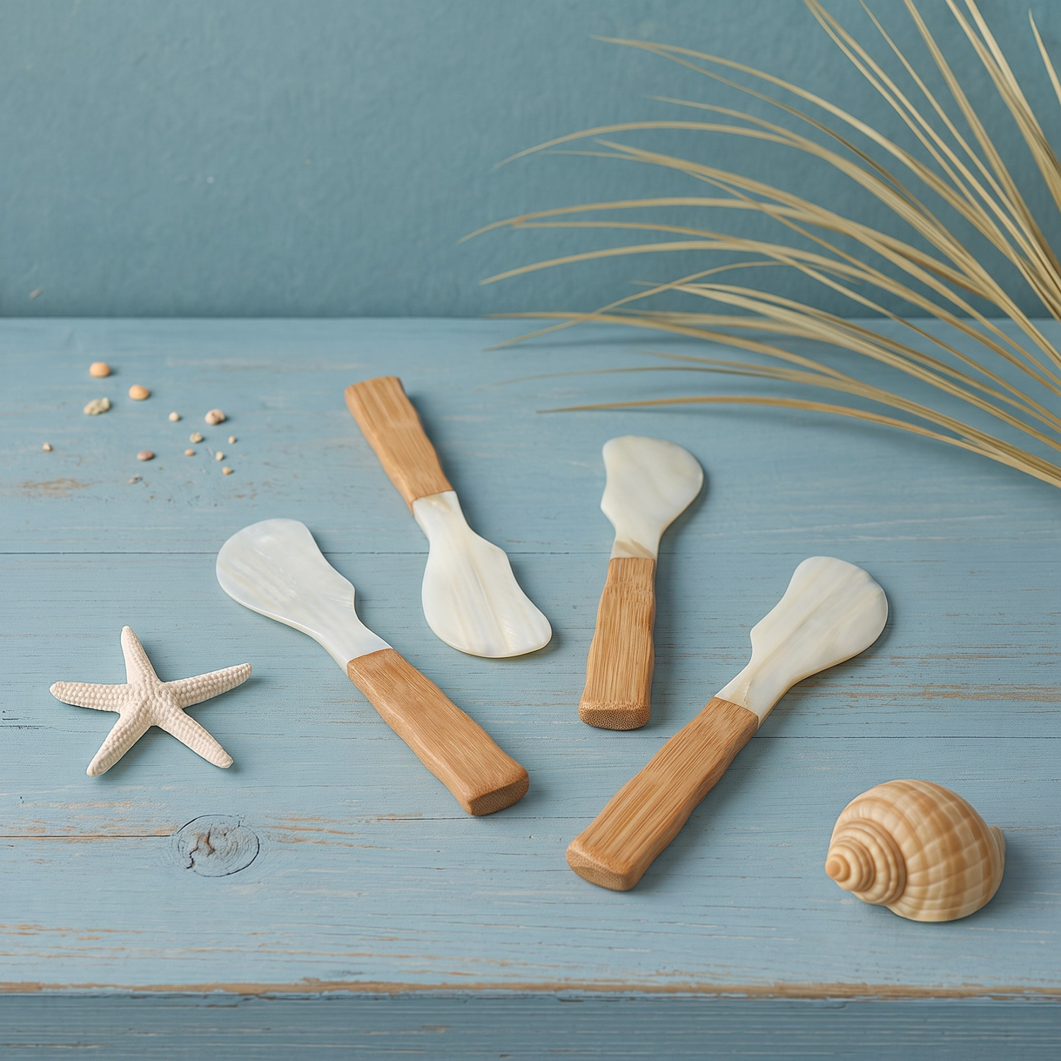 Shell &amp; Bamboo Spreaders, Set of 4