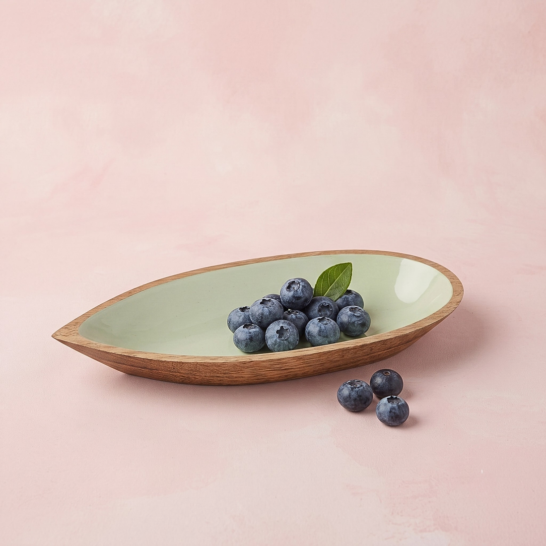 Madras Large Oval Bowl, Mint