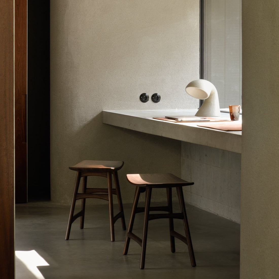 Osso stool - varnished teak - brown