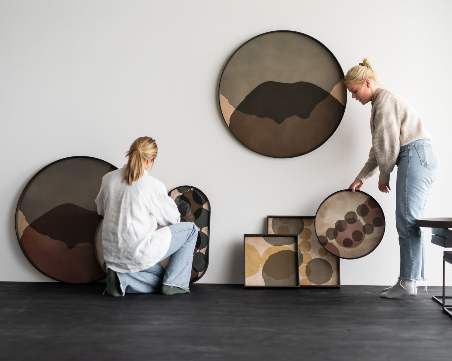 Round Graphite Combined Dots Glass Tray, Extra Large