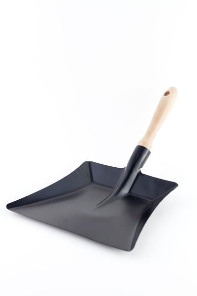 Andrée Jardin Tradition Black Sheet Metal Dustpan Andrée Jardin andree-jardin-tradition-black-sheet-metal-dustpan - French Dry Goods