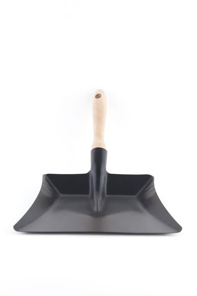 Andrée Jardin Tradition Black Sheet Metal Dustpan Andrée Jardin andree-jardin-tradition-black-sheet-metal-dustpan - French Dry Goods