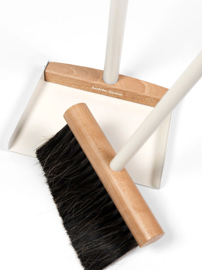 Andrée Jardin Mr. and Mrs. Clynk Complet Standing Broom &amp; Dustpan Set Brooms Andrée Jardin Brand_Andrée Jardin Home_Broom Sets Home_Household Cleaning Home_Provençal Style La Maison 5300-3150_Andree_Jardin_Complet_Cream_E_6f76d92d-7994-43ef-92a2-a7c50a5fe25f