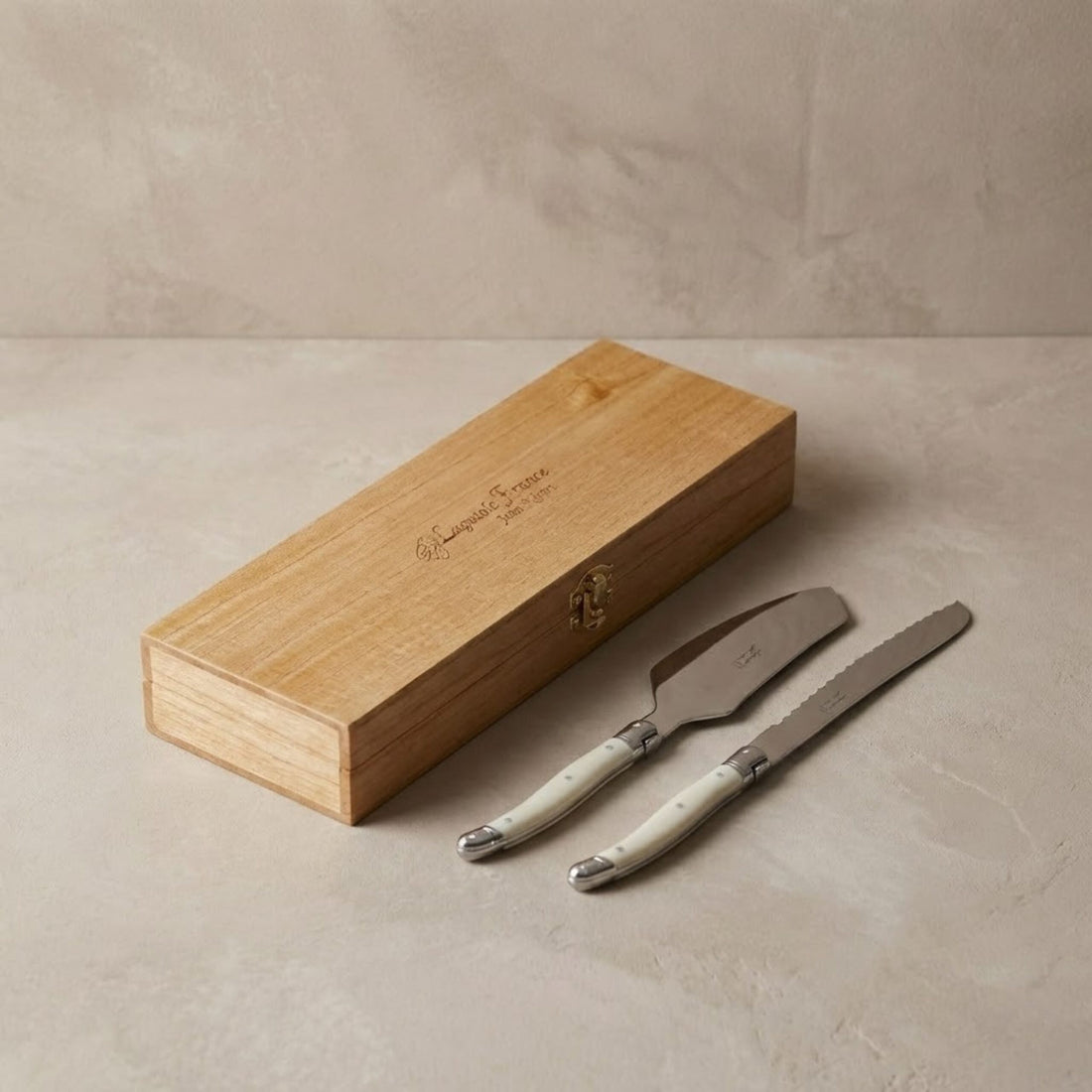 Laguiole Cake Serving Set, Ivory in Wooden box