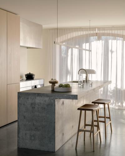 Osso Counter Stool, Varnished Oak, Cognac Leather