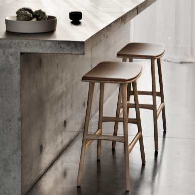 Osso Counter Stool, Varnished Oak, Cognac Leather