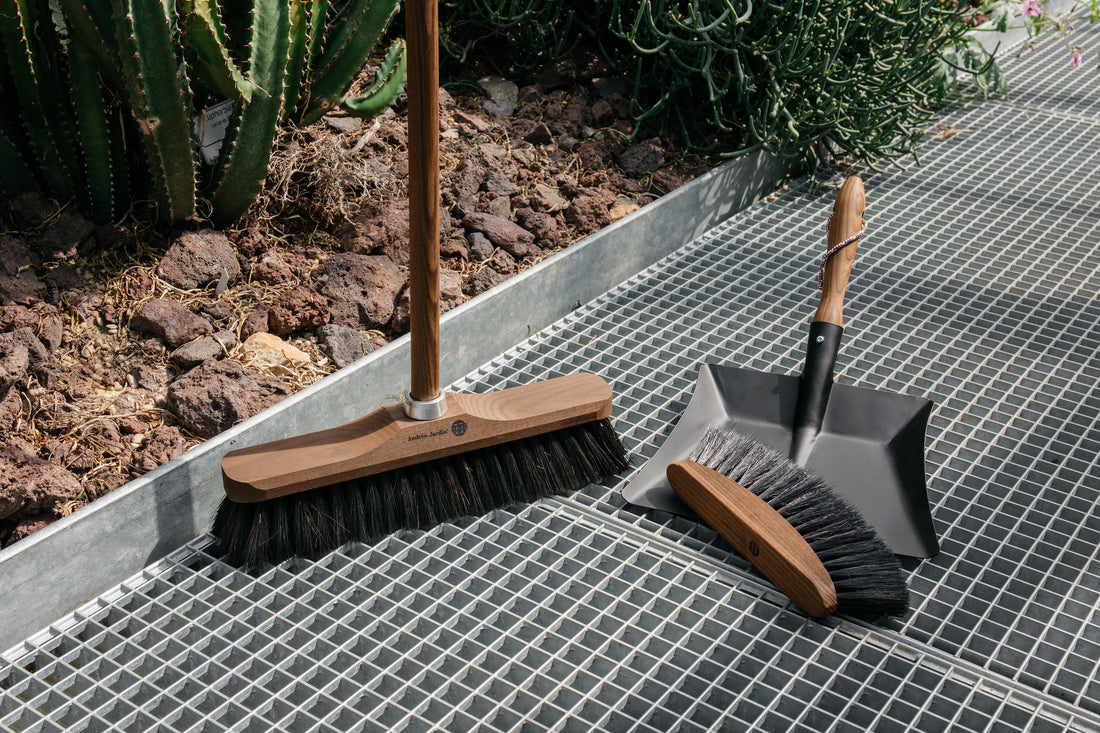 Andrée Jardin Heritage 17&quot; Ash Wood Broom Head with Black Fibers Utilities Andrée Jardin Andrée Jardin Back in stock Brand_Andrée Jardin Home_Broom Sets Home_Household Cleaning balai-43-cm-heritage-s4-5102