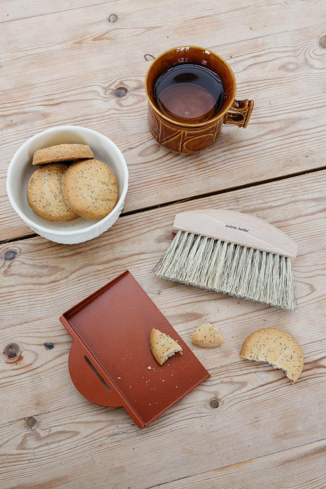 Andree Jardin &quot;Mr &amp; Mrs Clynk&quot; Natural Table Brush and Dustpan Set- Brick Red