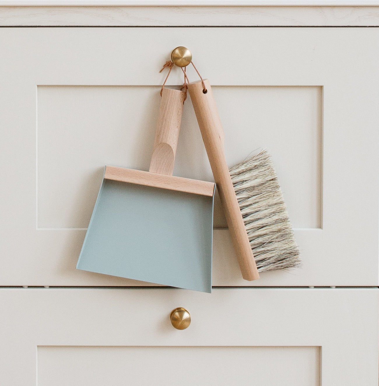 Andree Jardin "Mr &amp; Mrs Clynk" Grey Green NATURAL Hand Brush, Dustpan and Wall Hooks