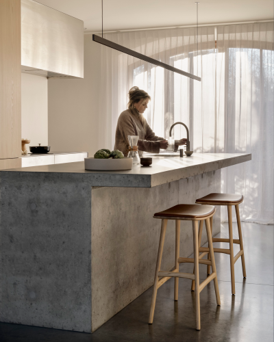 Osso Counter Stool, Varnished Oak, Cognac Leather