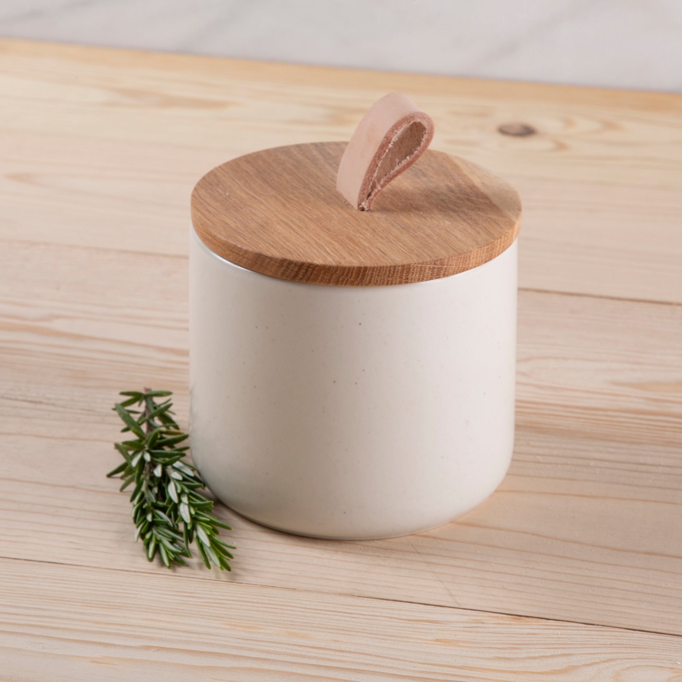 Pacifica Canister with Oak Wood Lid, Vanilla, Medium