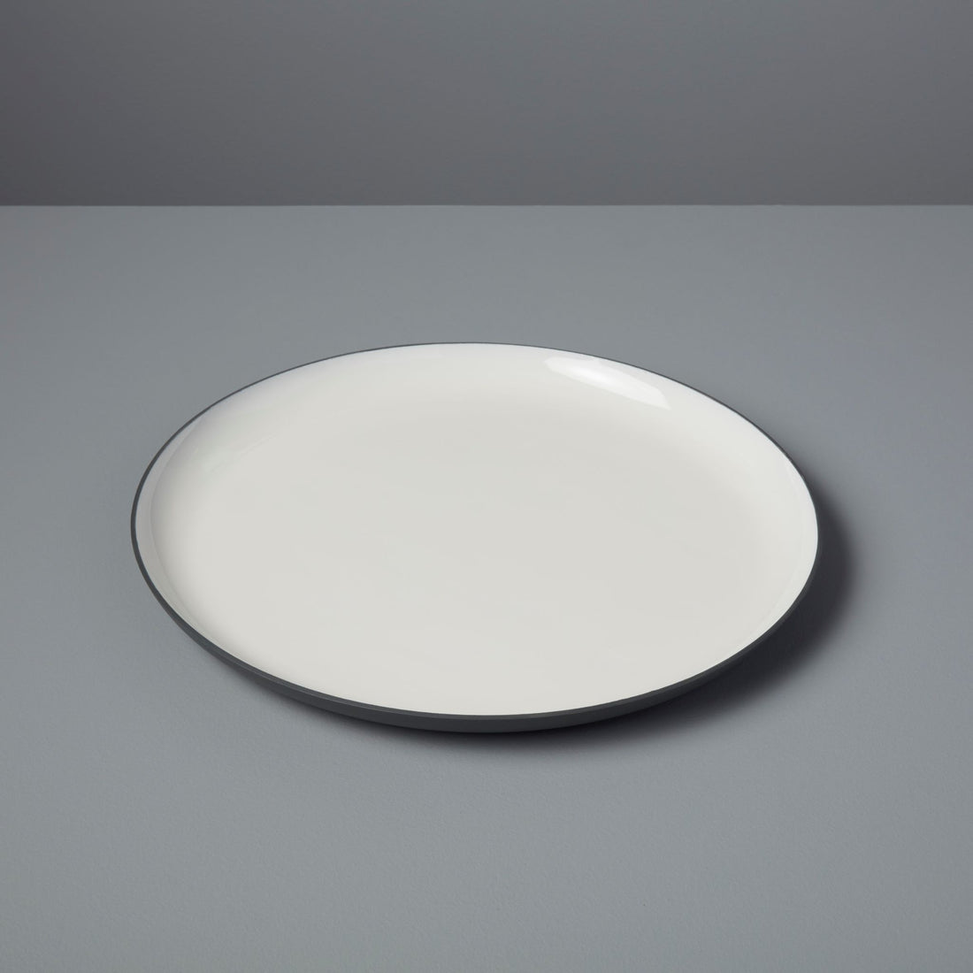 Easton Medium Round Platter, Graphite