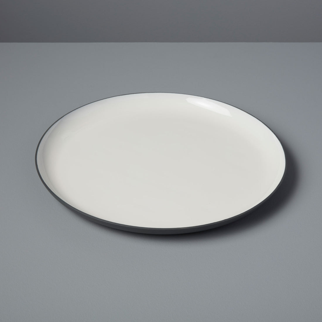 Easton Large Round Platter, Graphite